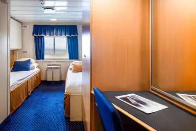 Explorer Twin cabin — two lower beds (+2 upper berths)