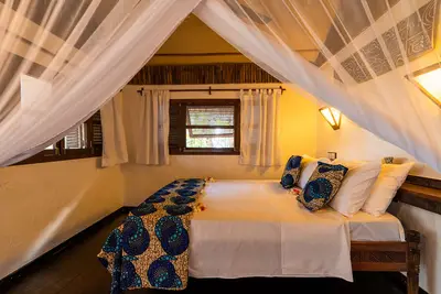 Bahari bungalow double bed & Swahili textiles