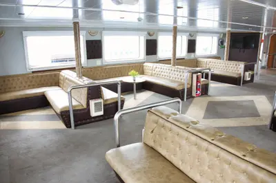 Lounge area — banquettes