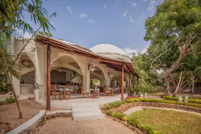 Open-sided restaurant by day