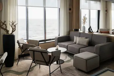 Panoramic lounge