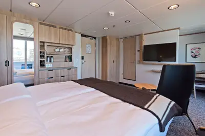 Arctic Superior cabin with balcony (XTD) — desk and TV
