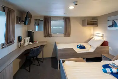 Twin Deluxe cabin — corner cabin, two windows (13.5 m²)