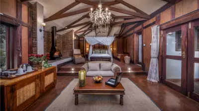 Plantation Room — four-poster bed & fireplace