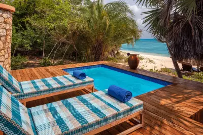 Beach Pool Villa plunge pool facing the sand