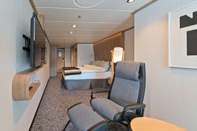 Polar Outside cabin (RR) — seating area