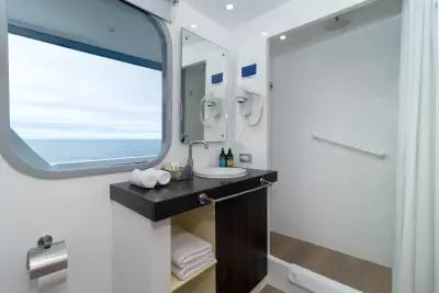 Jr. Suite bathroom · Upper Deck