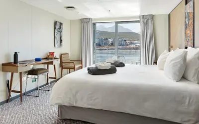 Deluxe Veranda cabin — double bed