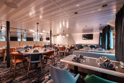 Restaurant / dining room