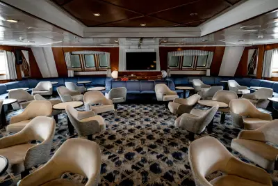 Main lounge (G Expedition-era décor)