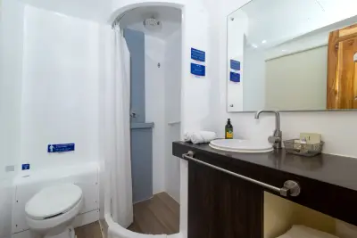 Jr. Suite bathroom · Upper Deck