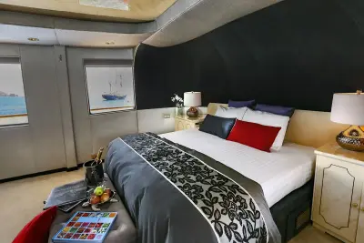 Master Suite · king, 2 bathrooms