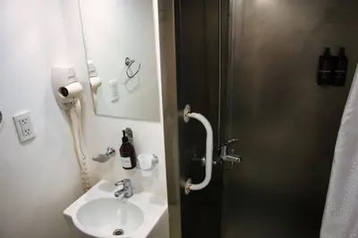 Standard Plus Twin cabin private bathroom