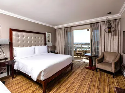 King room with lounge chair