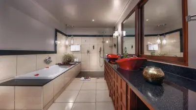 Plantation Room bathroom with tub