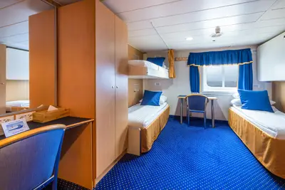 Triple cabin