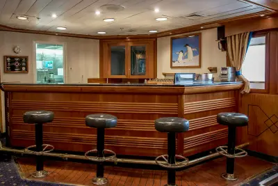 Clipper Club bar (G Expedition-era décor)