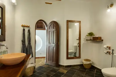 Suite bathroom — basin & arched door
