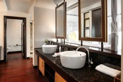 Deluxe Sea View Pool Villa bathroom