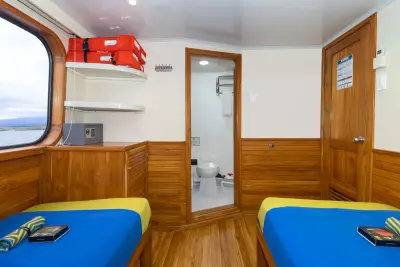 Upper Deck cabin · twin