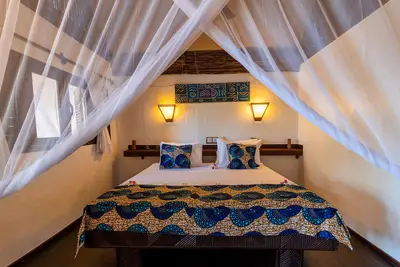 Bahari bungalow — four-poster bed under the net