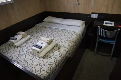 Standard Plus Twin cabin — beds and desk