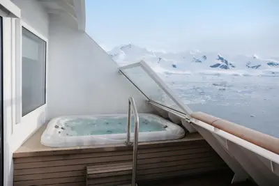 Expedition Suite — Corner Suite with balcony (MC), private outdoor hot tub