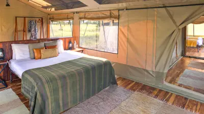 Guest tent bedroom with safari décor